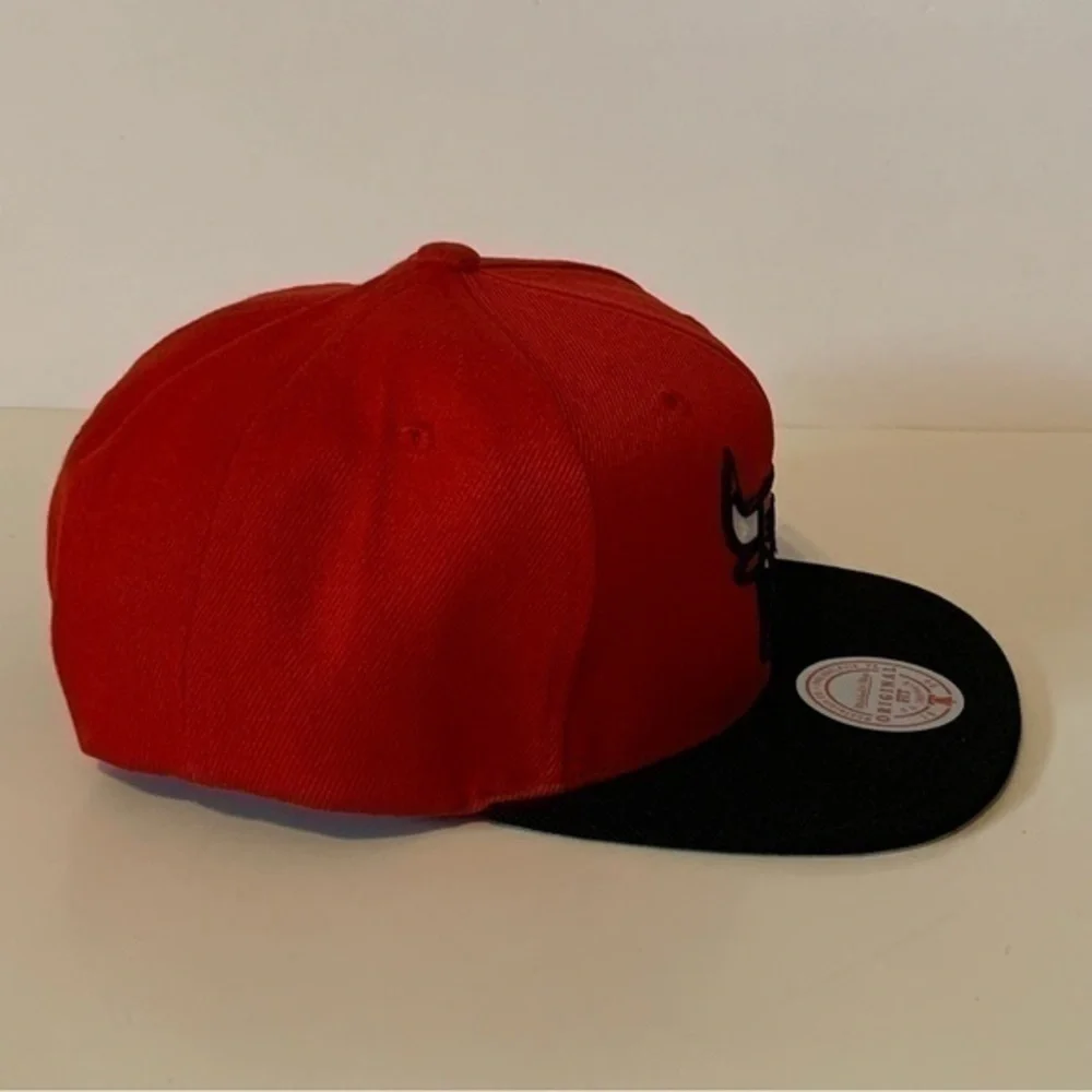 NWT. MITCHELL & NESS Chicago Bulls Snapback Hat